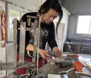 手工耿否认退网