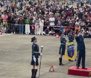 航展响起歌唱祖国