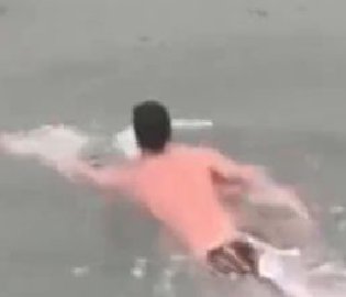 退伍军人跳桥救人