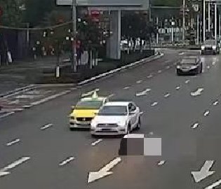 男子制造近50起碰瓷