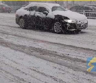 交警化身“推车侠”