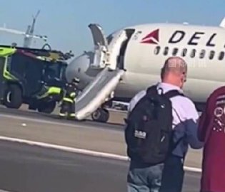 客机飞行中机内冒烟