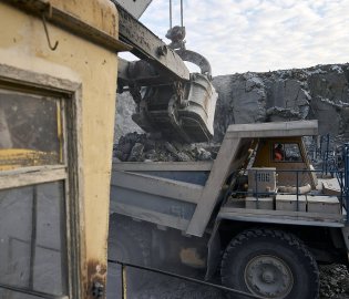 美乌将签矿产协议