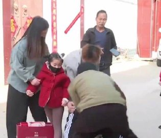 男子跳黄河救女童