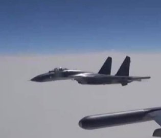 轰6K模拟发射导弹