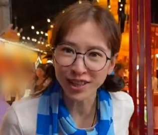 42岁女星摆摊卖鸡爪