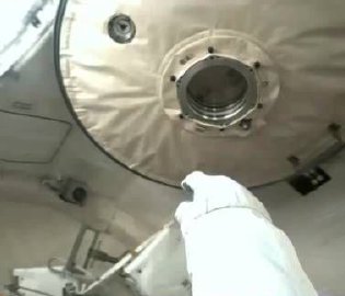 神二十航天员出舱