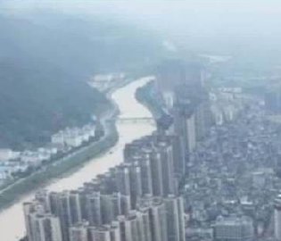 榕江抗洪感人瞬间