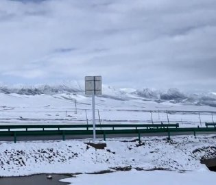 青海祁连突降大雪