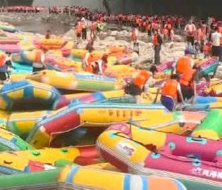 峡谷漂目也拥堵