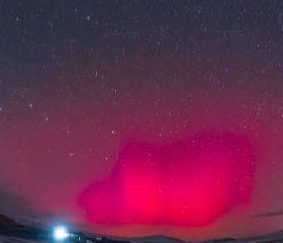 北京罕见粉绿极光