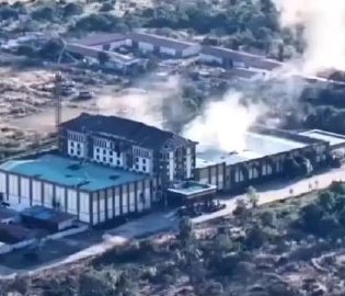 泰国大规模炮击柬赌场大楼