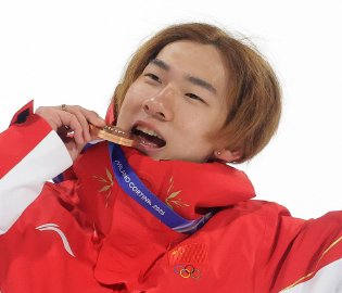 苏翊鸣挂上奖牌