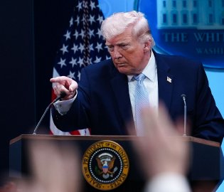 特朗普打断记者