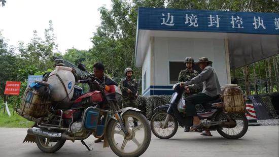 西双版纳警方加强封控严守边境便道。 云南警方供图