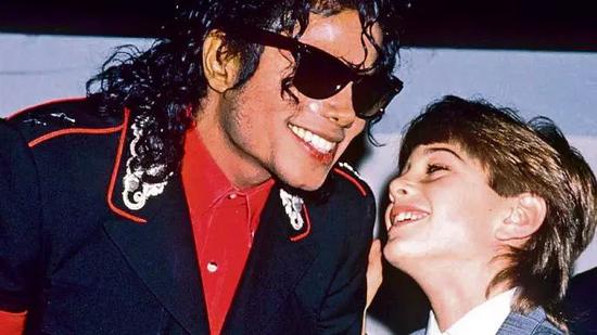 赛布查克小时候多次和MJ共同出席活动。