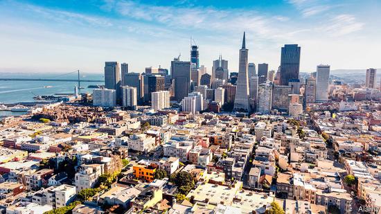 民主党领袖佩洛西选区，加州首府旧金山就是一个“庇护城市”（图源：经济学人）