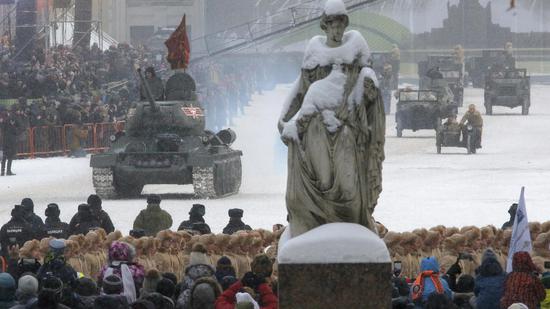 2019年1月27日，俄罗斯圣彼得堡举行列宁格勒保卫战胜利75周年大阅兵（图源：英国电信）