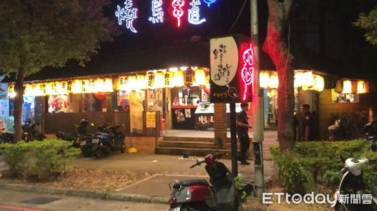 三峡串烧店前，凌晨1时许有冲突发生。（图片来源：台湾“东森新闻云”）