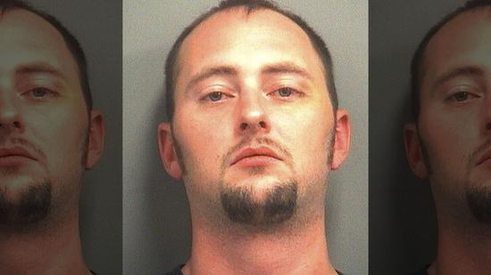美国警方公布枪击案视频:警察头部中10枪身亡