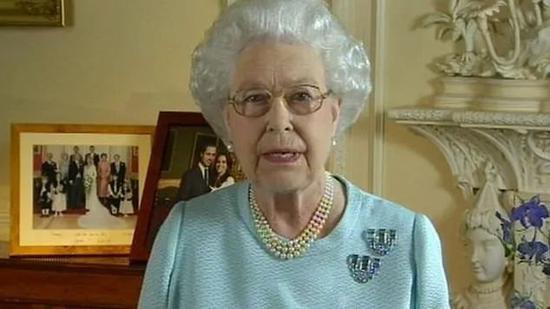 英女王2012年在登基60周年庆典期间发表讲话。/internewscast视频截图