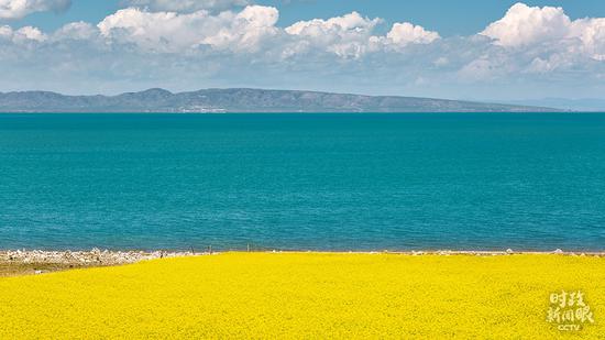 △青海湖，藏语名为“措温布”，意为“青色的海”。