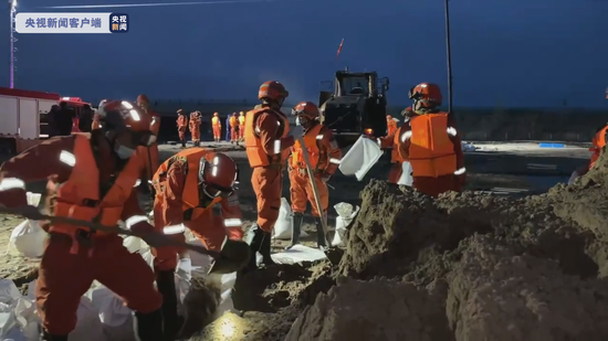 内蒙古：呼伦贝尔市哈克镇遭雪融水灾 森林消防紧急救援抢险