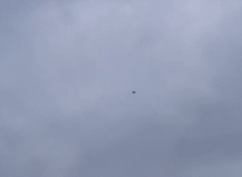 机场上空的无人机&nbsp; 《每日邮报》视频截图