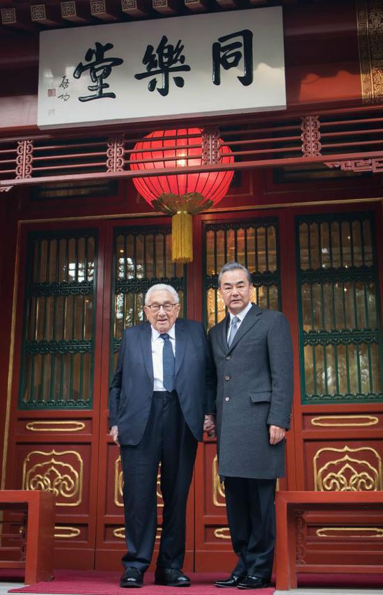 11月8日，国务委员兼外交部长王毅在北京会见美国前国务卿基辛格。 （新华社）