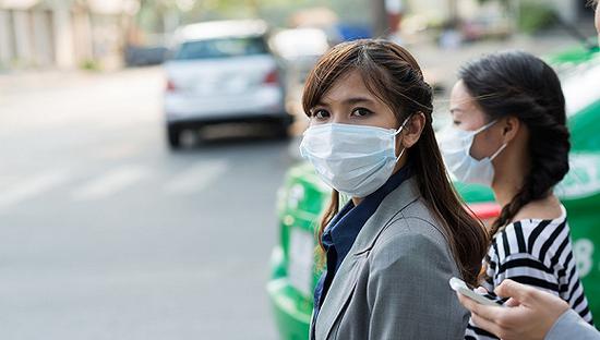 新冠肺炎确诊病例达50 "不戴口罩"的新加坡慢