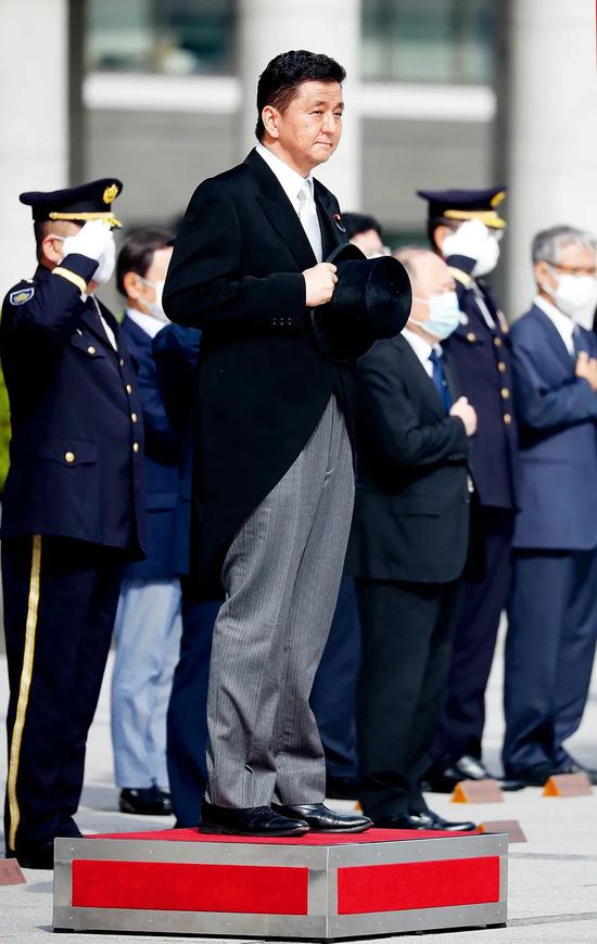 9月17日，岸信夫出任日本防卫大臣。图/人民视觉
