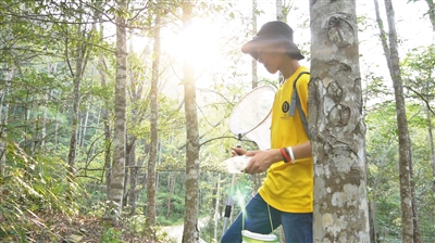 今年10月，宋丞峻跟随导师在野外考察。受访者供图