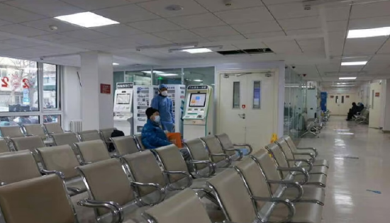 2月7日，北京朝阳医院，发热门诊内患者寥寥。中国青年报 图。