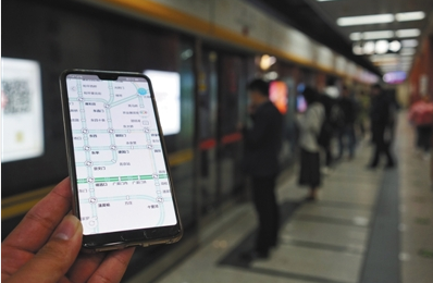 昨日19点20分，地铁广渠门内站，北京地铁APP内显示该站的拥挤度为绿色的“舒适”状态。新京报记者 裴剑飞 摄