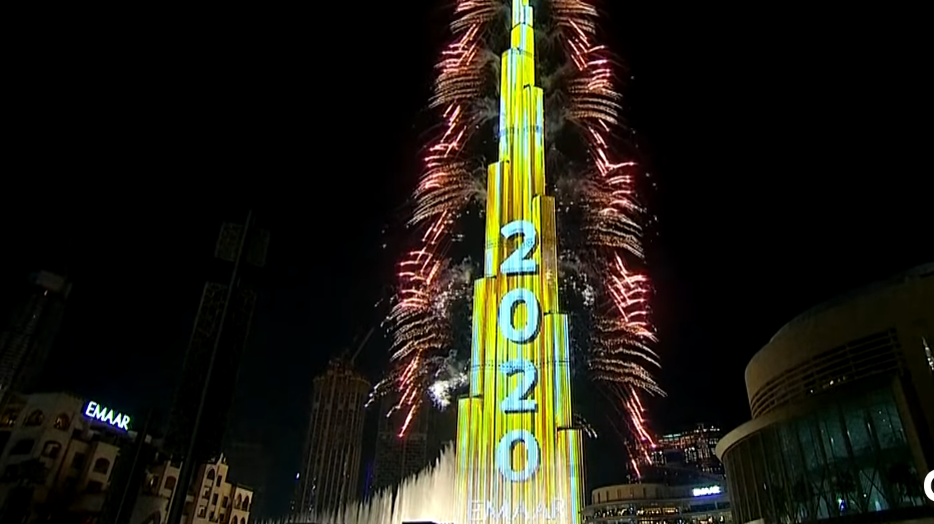 视频:迪拜哈利法塔2020跨年烟花灯光秀
