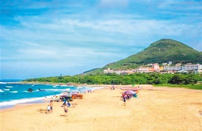 垦丁海滩本是热门的旅游景点,如今却是一片空荡荡的场景。(资料图片)