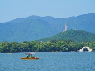 天朗气清，颐和园景色宜人