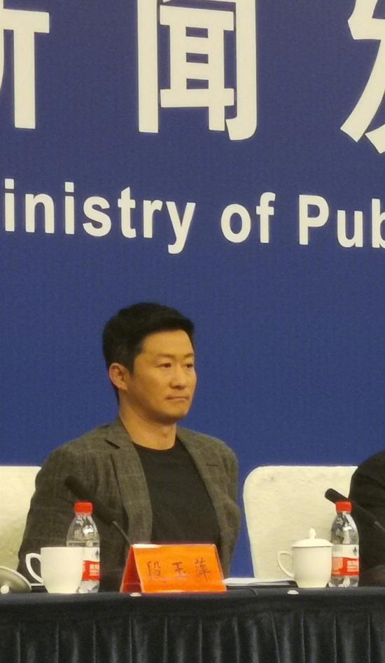 吴京黄渤沈腾韩寒坐上公安部发布会主席台(图