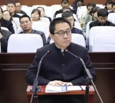 赃款藏羊圈 纪委罕见连发14文痛批的落马局长受