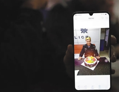 10月15日，马金涛过完自己30岁的生日。战友手机中保存着他过生日时的照片。受访者供图