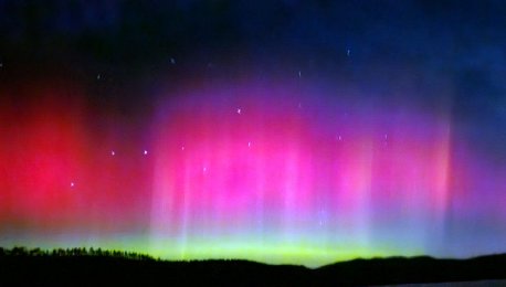 黑龙江漠河一个月内现两次红绿极光