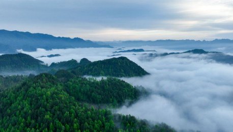  Youyang, Chongqing: The fog rises after the rain and fills the mountain village