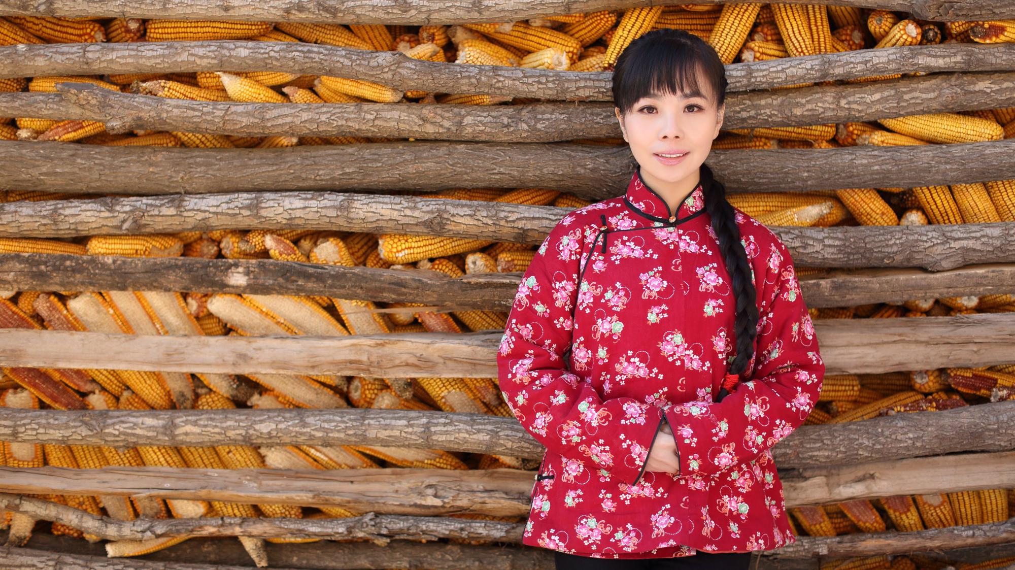 王二妮:妈妈纳鞋画面 会勾起小时候的记忆