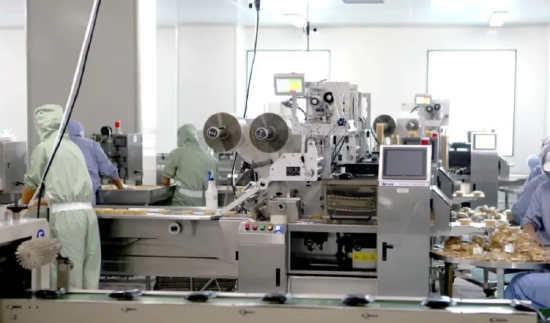 90后斯坦福学霸回国当厂长，带月饼出海，凭何获LV、迪奥青睐？