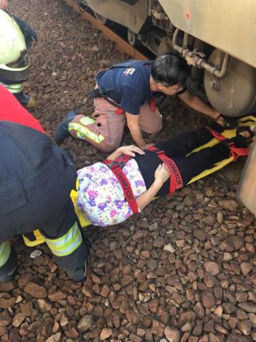 台湾普悠玛列车3小时出两起意外老汉被撞身亡