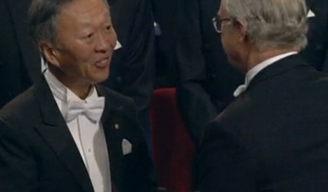 资料视频：高锟领取2009年诺贝尔物理学奖