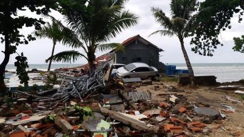 海啸事后,当地一片废墟。(图源:BBC)