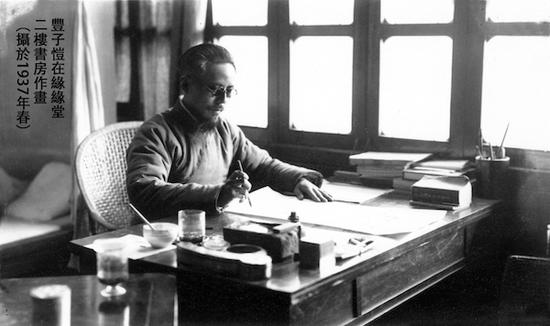 1937年春，丰子恺在缘缘堂二楼书房作画