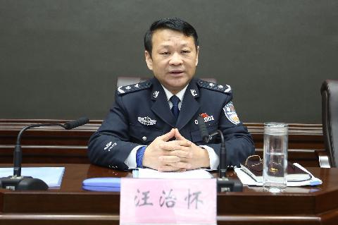 黄冈市人民政府党组成员,副市长,市委政法委副书记,市公安局党委书记