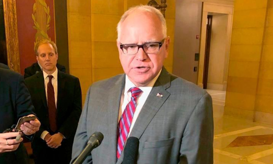 明尼苏达州州长沃尔兹(美联社)